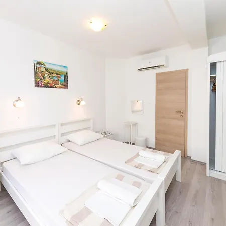 4 Bedroom Cozy In Okrug Gornji Trogir