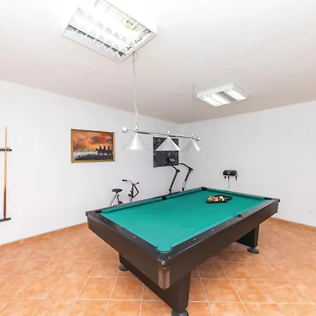 4 Bedroom Cozy In Okrug Gornji * Trogir