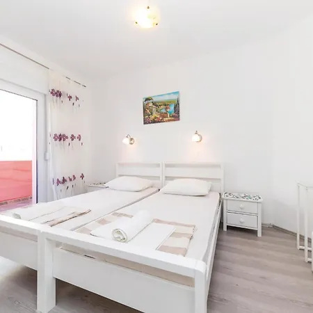 4 Bedroom Cozy In Okrug Gornji Holiday home Trogir